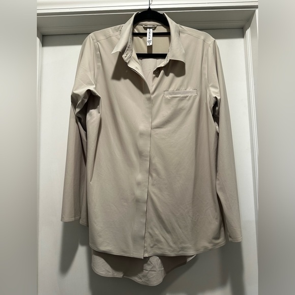 Athleta Urbanite Beige Shirt size Medium - Picture 8 of 8